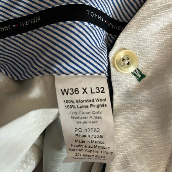 Men’s Tommy Hilfiger Navy Suite - Jacket is 42L and Pants 36w 32L - Picture 4 of 6
